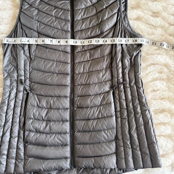 Packable Down Vest Silver Size Medium - Picture 2 of 5